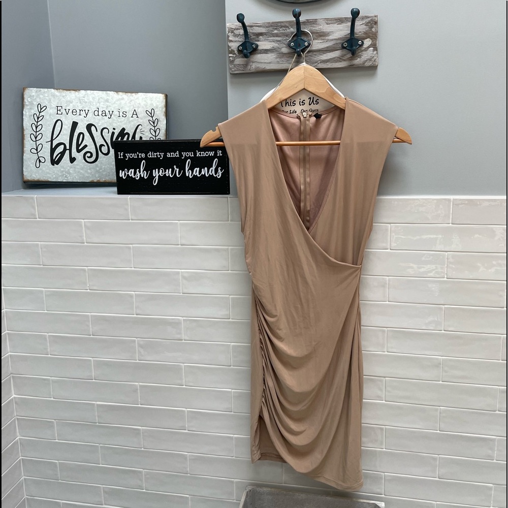 Blanc sleeveless ruched dress